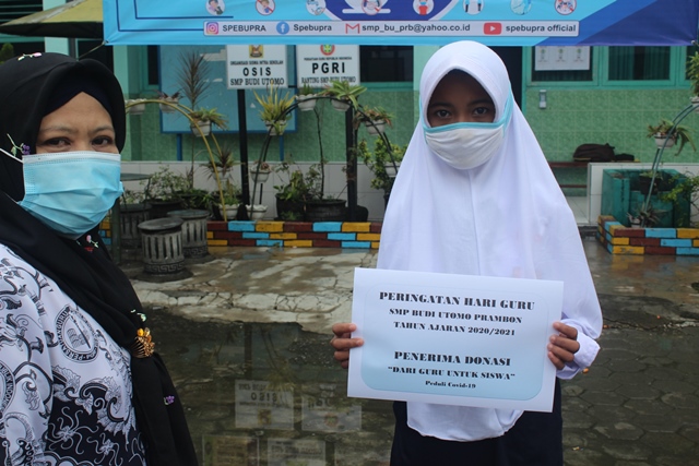 Pemberian Donasi " Dari Guru Untuk Siswa " Peduli Covid-19